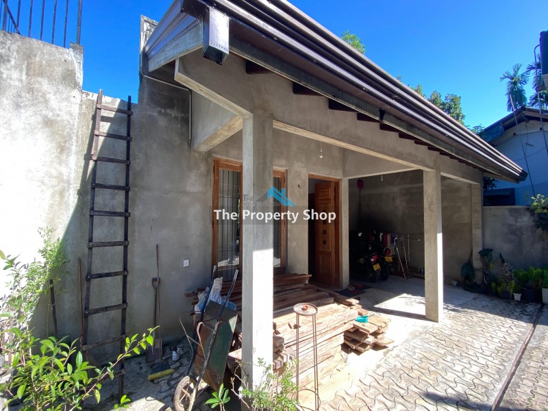 15P House for sale in "Owala road", Kiribathkumbura, Peradeniya.